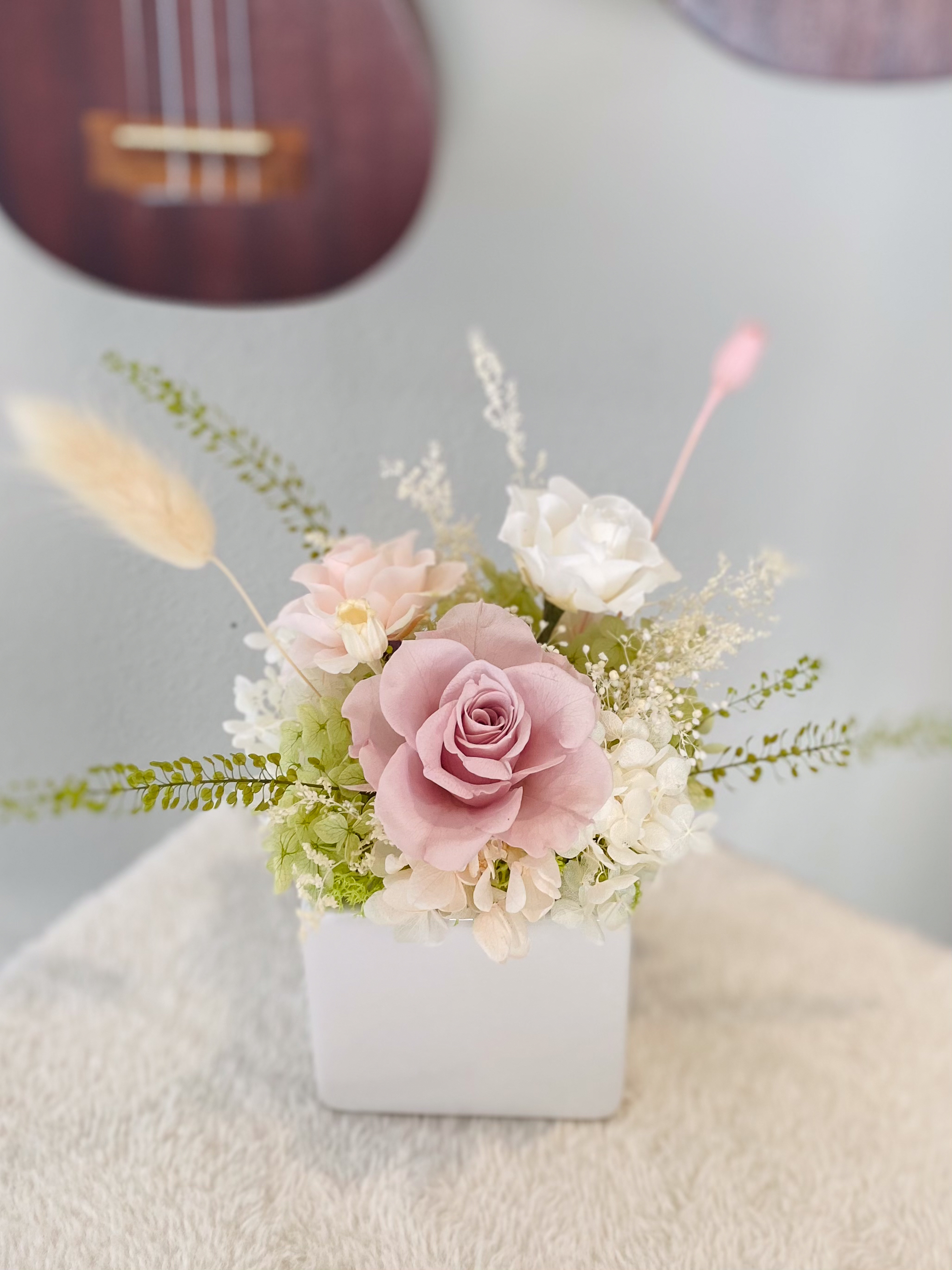 Preserved floral décor arrangement